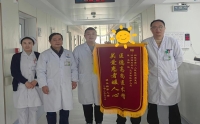 錦旗飄揚(yáng)，見(jiàn)證溫暖守護(hù)