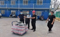 市二院領(lǐng)導(dǎo)對(duì)建筑工地開(kāi)展防暑降溫送清涼慰問(wèn)活動(dòng)