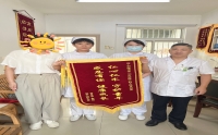 仁心仁術(shù)護(hù)患兒，家長感謝送錦旗